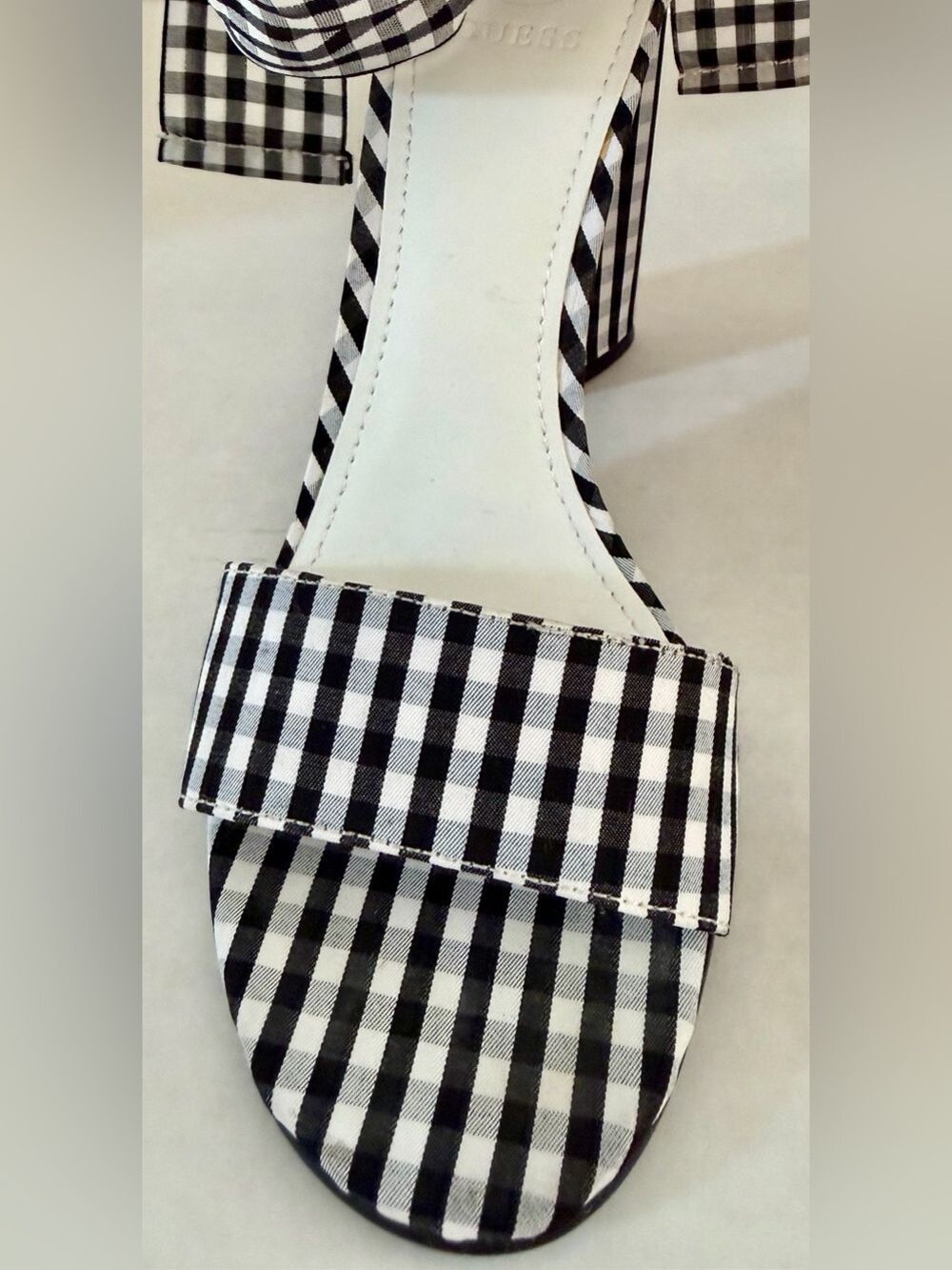 GUESS Allison Gingham Block Heel Sandals Size 7 With Box Excellent Condition - Picture 5 of 12